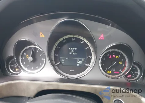 2010 Mercedes-Benz E 350 4Matic z USA, uszkodzony, nr VIN WDDHF8HB7AA252755